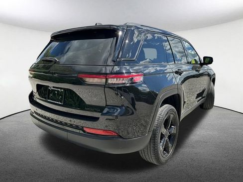 Used 2023 Jeep Grand Cherokee Limited w/ Black Appearance Package AWD/4WD image 14