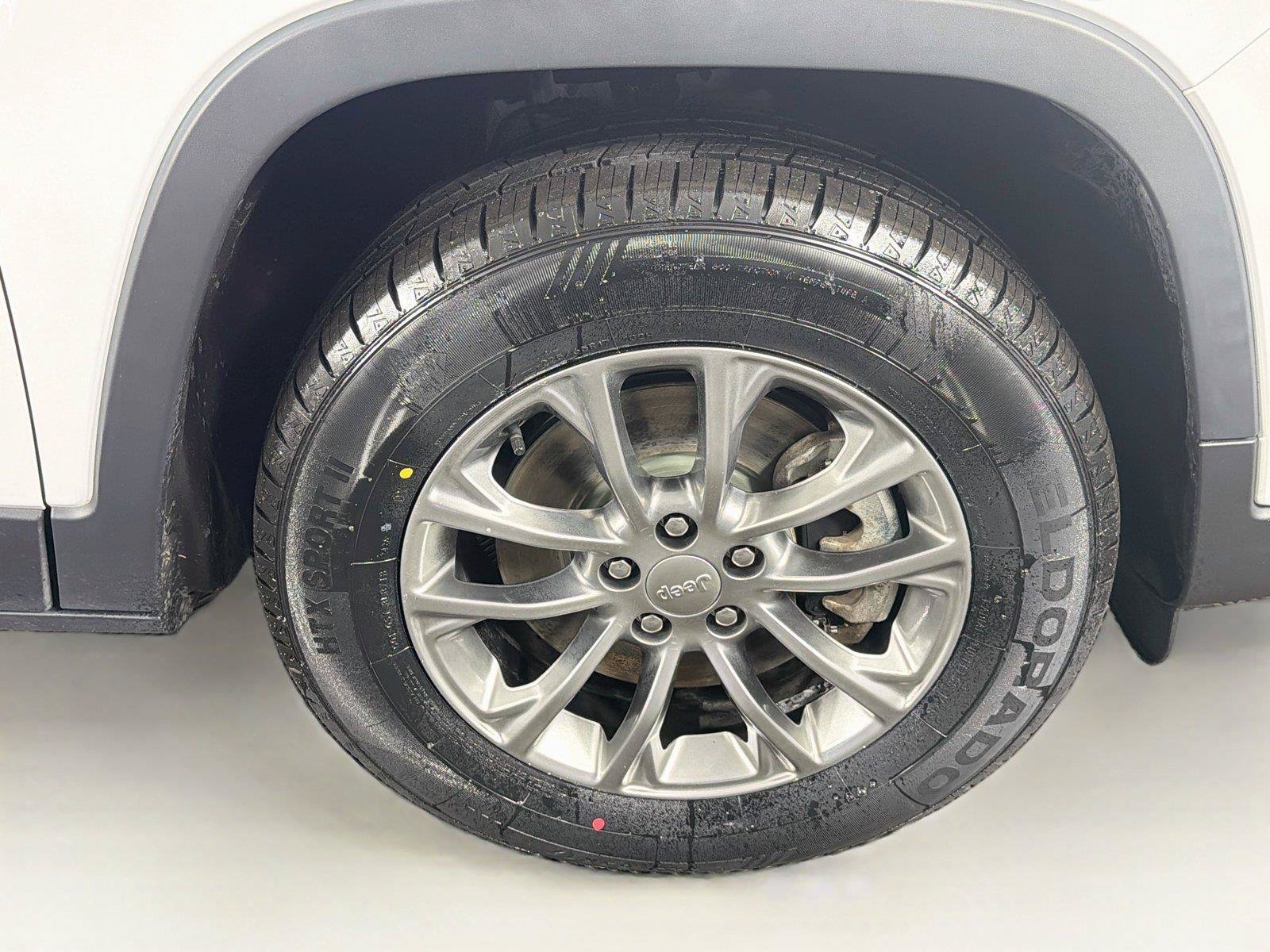 Used 2021 Jeep Cherokee Latitude Lux w/ Comfort/Convenience Group AWD/4WD image 36
