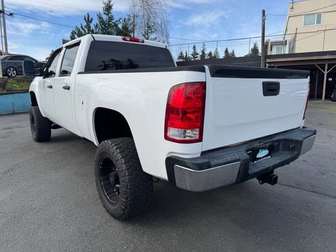 Used 2008 GMC Sierra 2500 SLE w/ Z71 Off-Road Package image 2