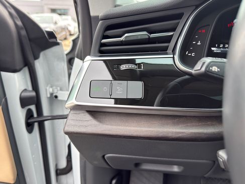 Used 2022 Audi Q8 Premium Plus image 16