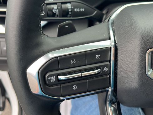 Used 2025 GMC Acadia Elevation image 7