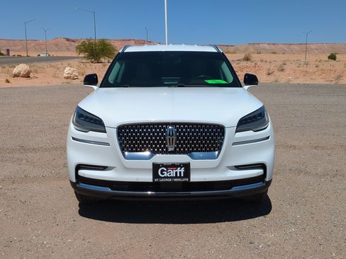 Used 2023 Lincoln Aviator AWD w/ Class IV Trailer Tow Package image 8