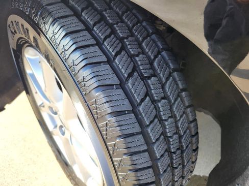 Used 2024 Chrysler Pacifica Touring-L image 23