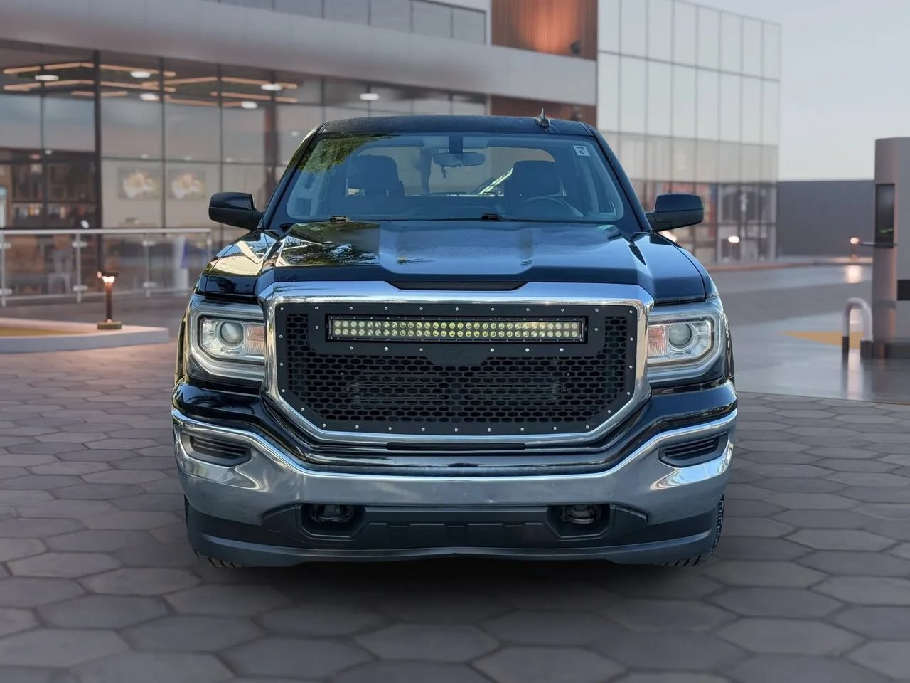 Used 2018 GMC Sierra 1500 SLE w/ Suspension Package, Off-Road AWD/4WD image 9