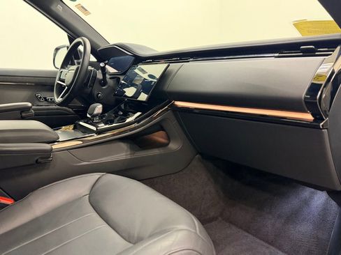 Used 2025 Land Rover Range Rover Sport SE image 19