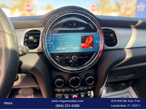 Used 2022 MINI Cooper S w/ Premium Package image 21