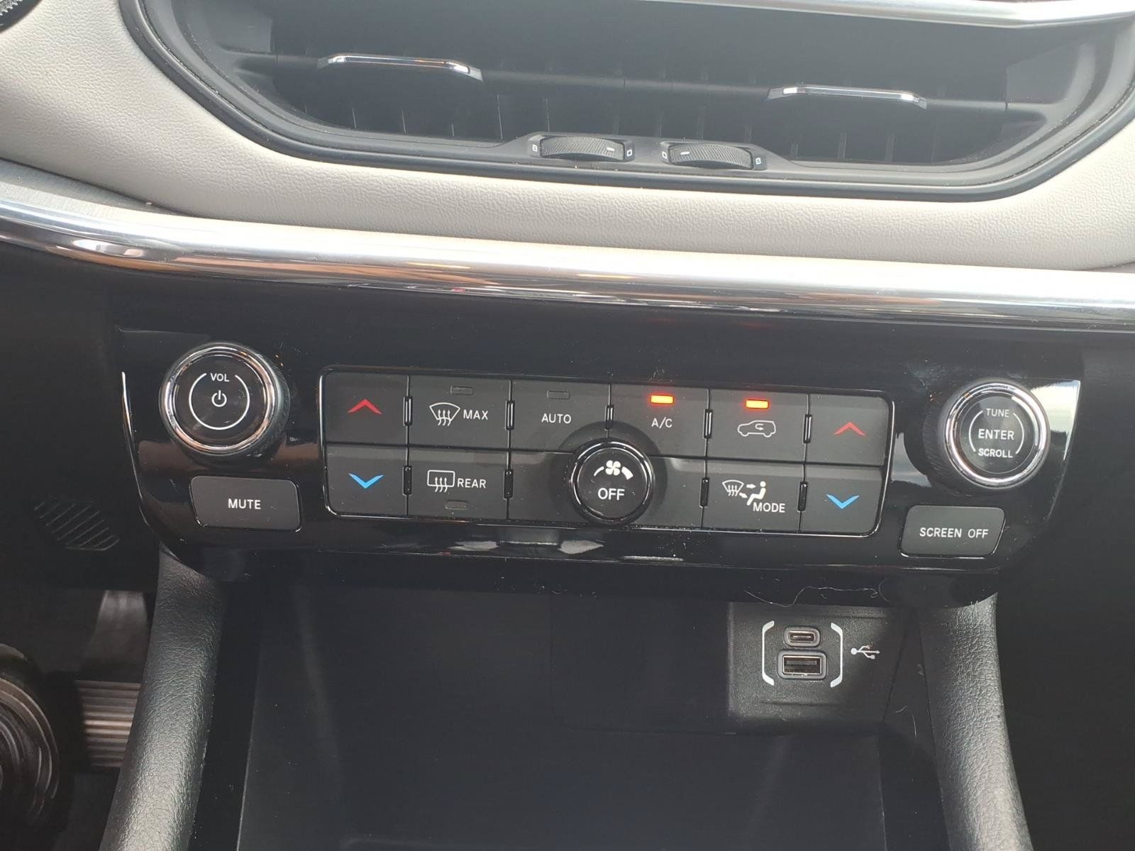 Used 2024 Jeep Compass Limited w/ Sun and Sound Group AWD/4WD image 26