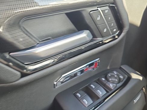 Used 2025 GMC Sierra 1500 AT4 image 25