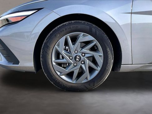 Used 2024 Hyundai Elantra SEL image 31