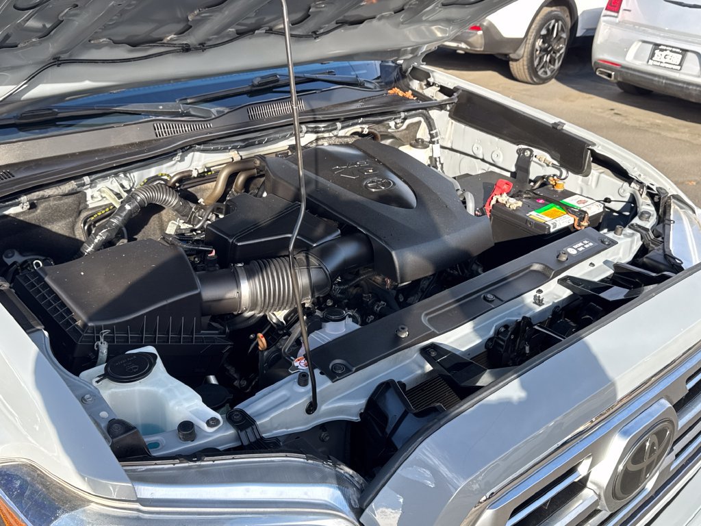 Used 2018 Toyota Tacoma Limited AWD/4WD image 39