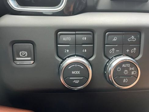 Used 2024 GMC Sierra 2500 Denali Ultimate AWD/4WD image 17