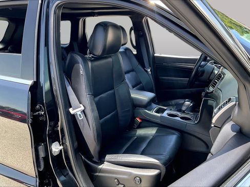 Used 2022 Jeep Grand Cherokee Limited w/ Tech Group RWD image 9