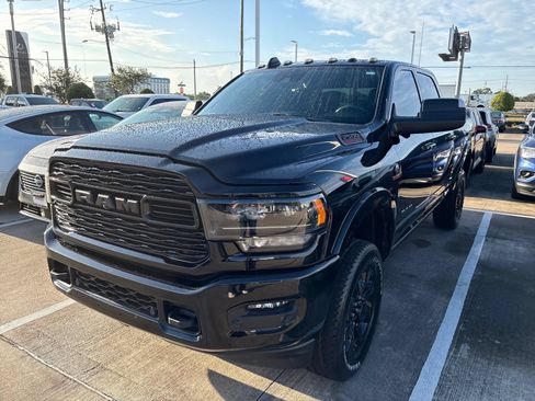 Used 2022 RAM 2500 Limited AWD/4WD image 2