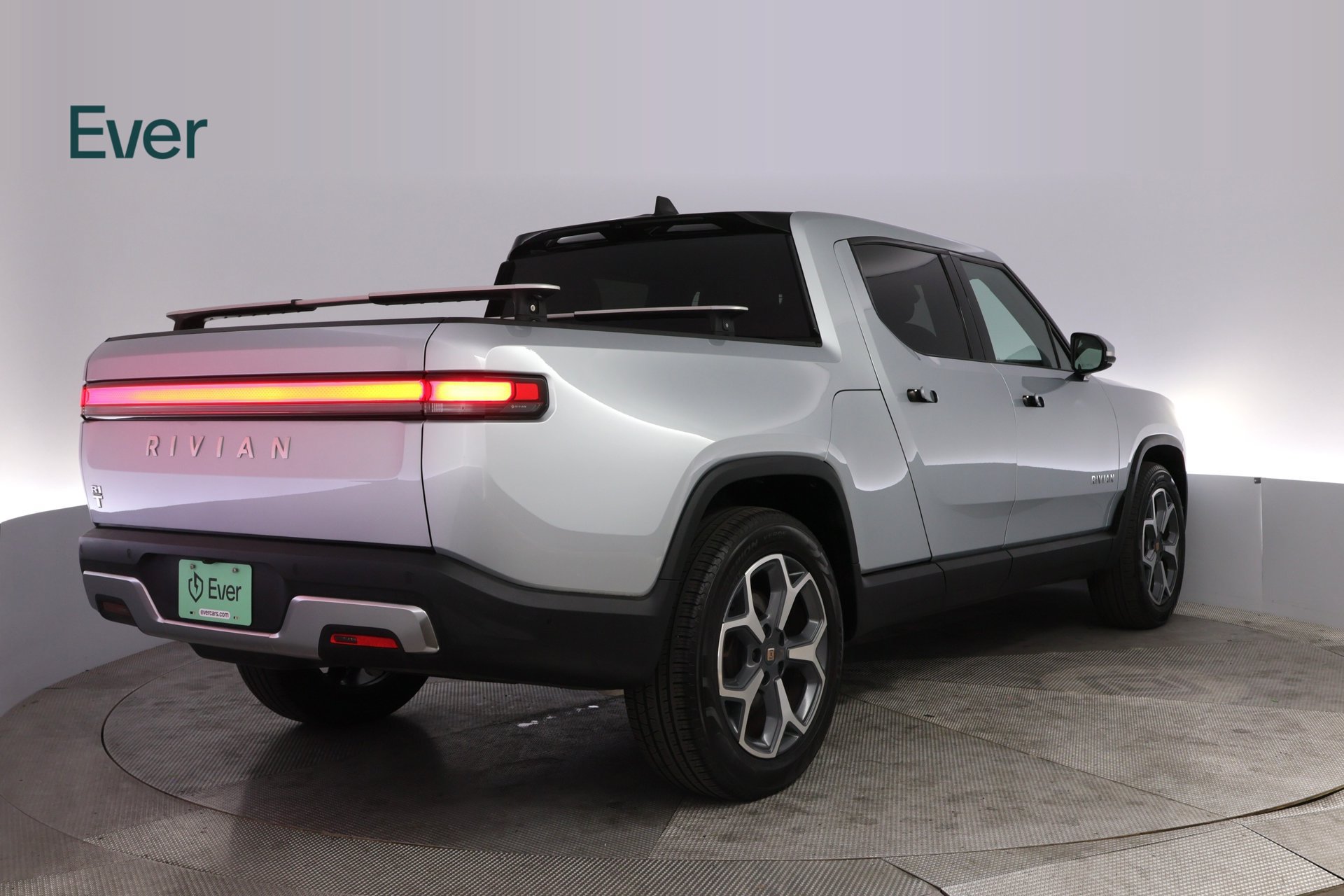 Used 2024 Rivian R1T Adventure Dual AWD/4WD image 3