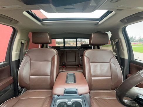 Used 2017 Chevrolet Silverado 1500 High Country AWD/4WD image 19