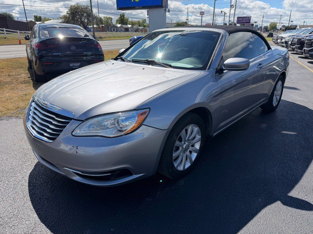 Used 2013 Chrysler 200 Touring FWD image 7