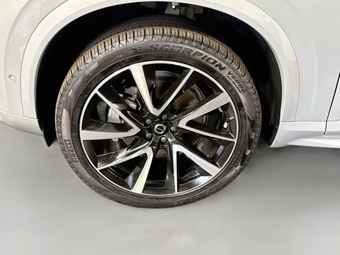 Used 2025 Volvo XC90 B5 Plus w/ Protection Package Premier AWD/4WD image 38
