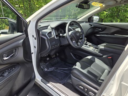 Used 2023 Nissan Murano SV AWD/4WD image 11