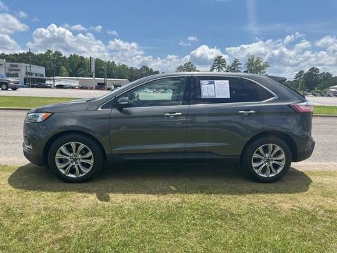 Used 2019 Ford Edge Titanium w/ Equipment Group 301A FWD image 4