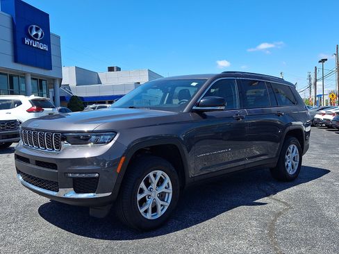 Used 2023 Jeep Grand Cherokee L Limited AWD/4WD image 3