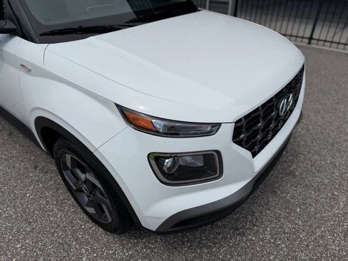 Used 2026 Hyundai Venue SEL FWD image 2