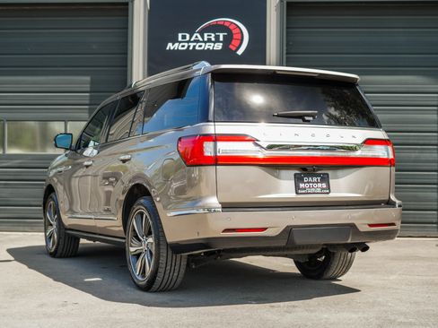 Used 2019 Lincoln Navigator Reserve AWD/4WD image 5