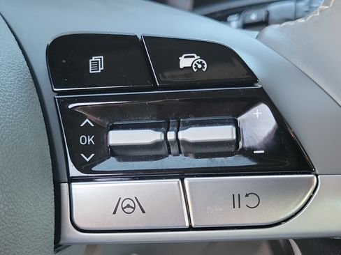 Certified 2025 Hyundai Elantra Sport FWD image 9