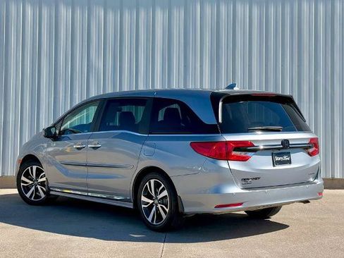Used 2023 Honda Odyssey Touring image 4
