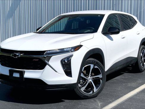Used 2026 Chevrolet Trax RS w/ Driver Confidence Package FWD image 1