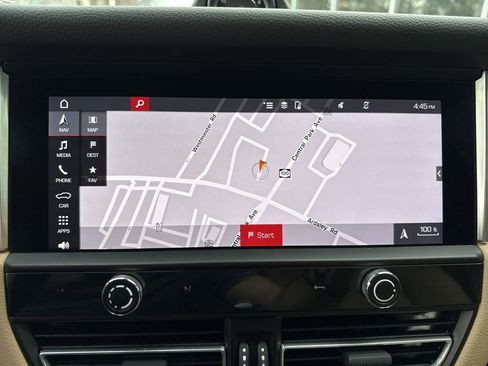 Used 2023 Porsche Macan image 9