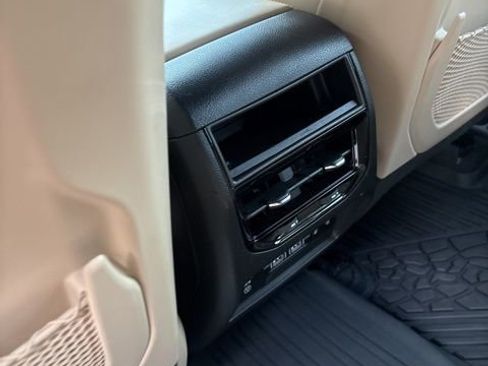 Used 2023 Jeep Grand Cherokee Limited w/ Luxury Tech Group II image 21