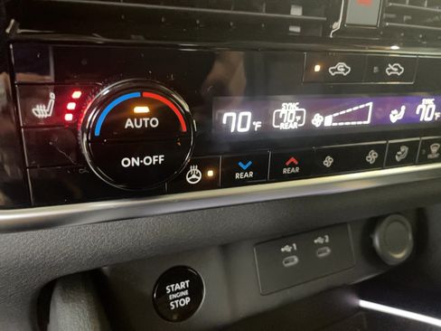 Used 2025 Nissan Rogue SL w/ Tech Package AWD/4WD image 8