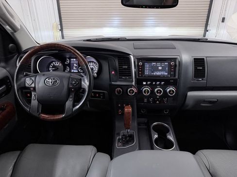 Used 2018 Toyota Sequoia Platinum AWD/4WD image 21