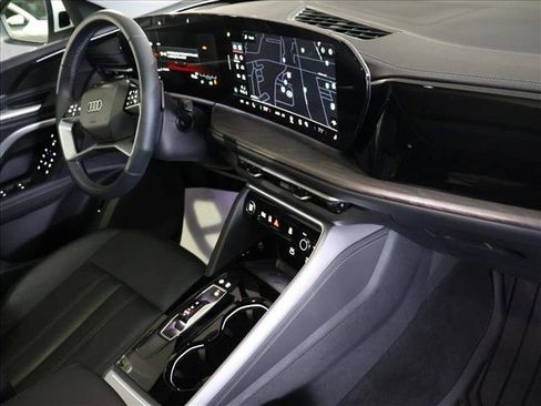 Used 2025 Audi Q5 Premium w/ Convenience Package image 27