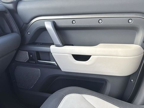 Used 2024 Land Rover Defender 130 X-Dynamic SE image 24