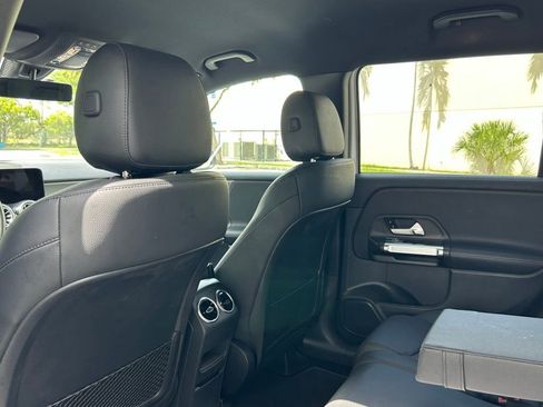 Used 2022 Mercedes-Benz GLB 250 w/ Premium Package Lite image 42