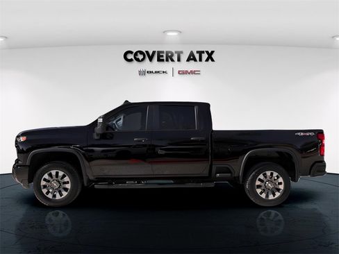 Used 2024 Chevrolet Silverado 2500 Custom w/ Custom Value Package image 2