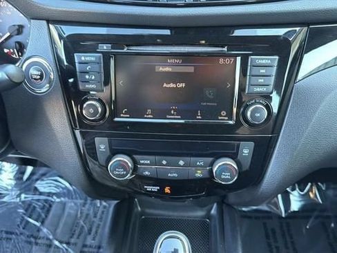 Used 2022 Nissan Rogue Sport SV AWD/4WD image 17