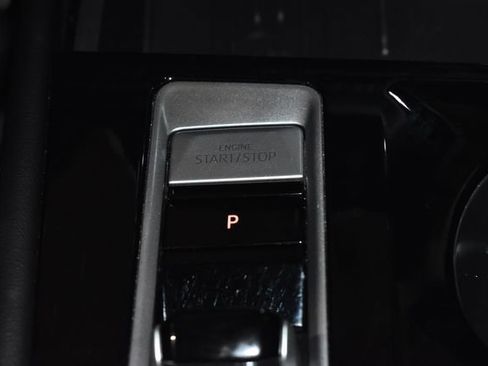 Used 2025 Volkswagen Atlas Cross Sport SE image 21