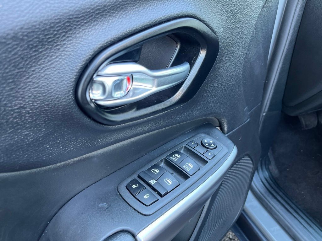 Used 2022 Jeep Cherokee Latitude Lux AWD/4WD image 28