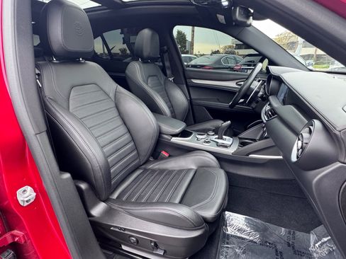 Used 2022 Alfa Romeo Stelvio Veloce AWD/4WD image 34