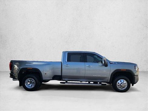 Used 2025 GMC Sierra 3500 Denali w/ Denali Reserve Package AWD/4WD image 4