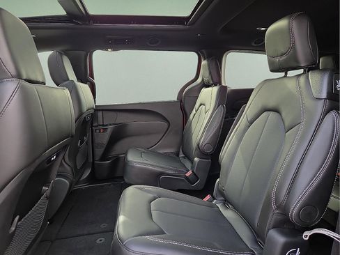 New 2026 Chrysler Pacifica Select w/ S Appearance Package FWD image 11