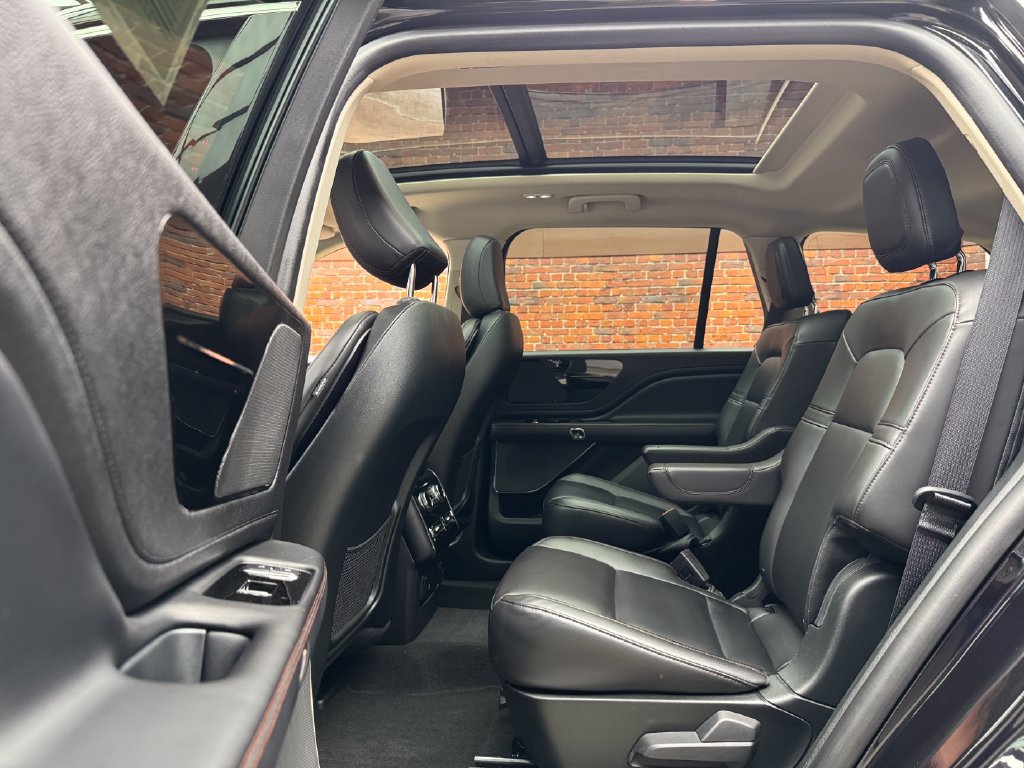 Used 2024 Lincoln Aviator AWD w/ Premium Package image 23