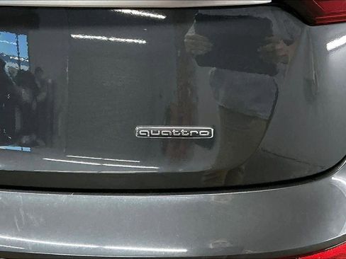 Used 2023 Audi Q5 Premium w/ Convenience Package image 11