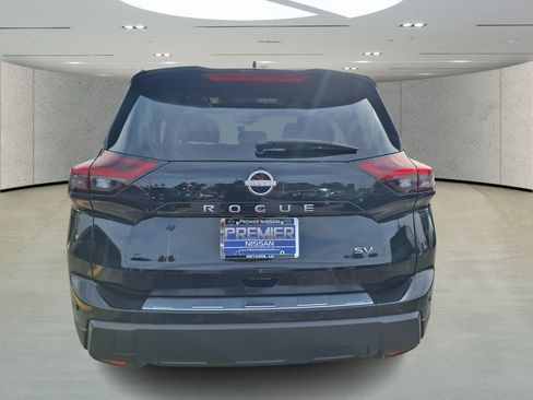 Used 2024 Nissan Rogue SV w/ SV Premium Package image 4