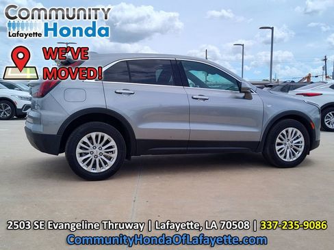 Used 2024 Cadillac XT4 Luxury w/ Cold Weather Package FWD image 12
