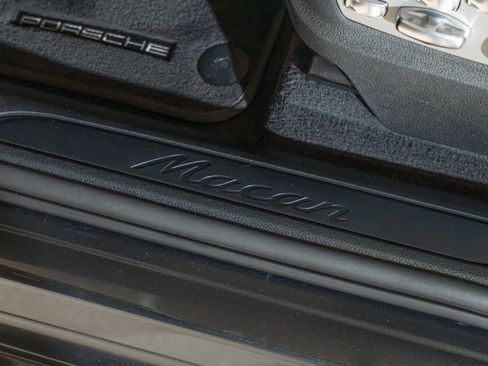 Certified 2026 Porsche Macan AWD/4WD image 13