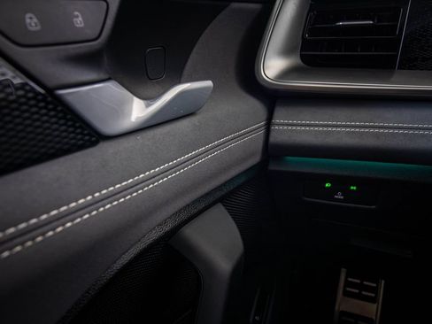 Certified 2025 Volkswagen Tiguan SE R-Line FWD image 34