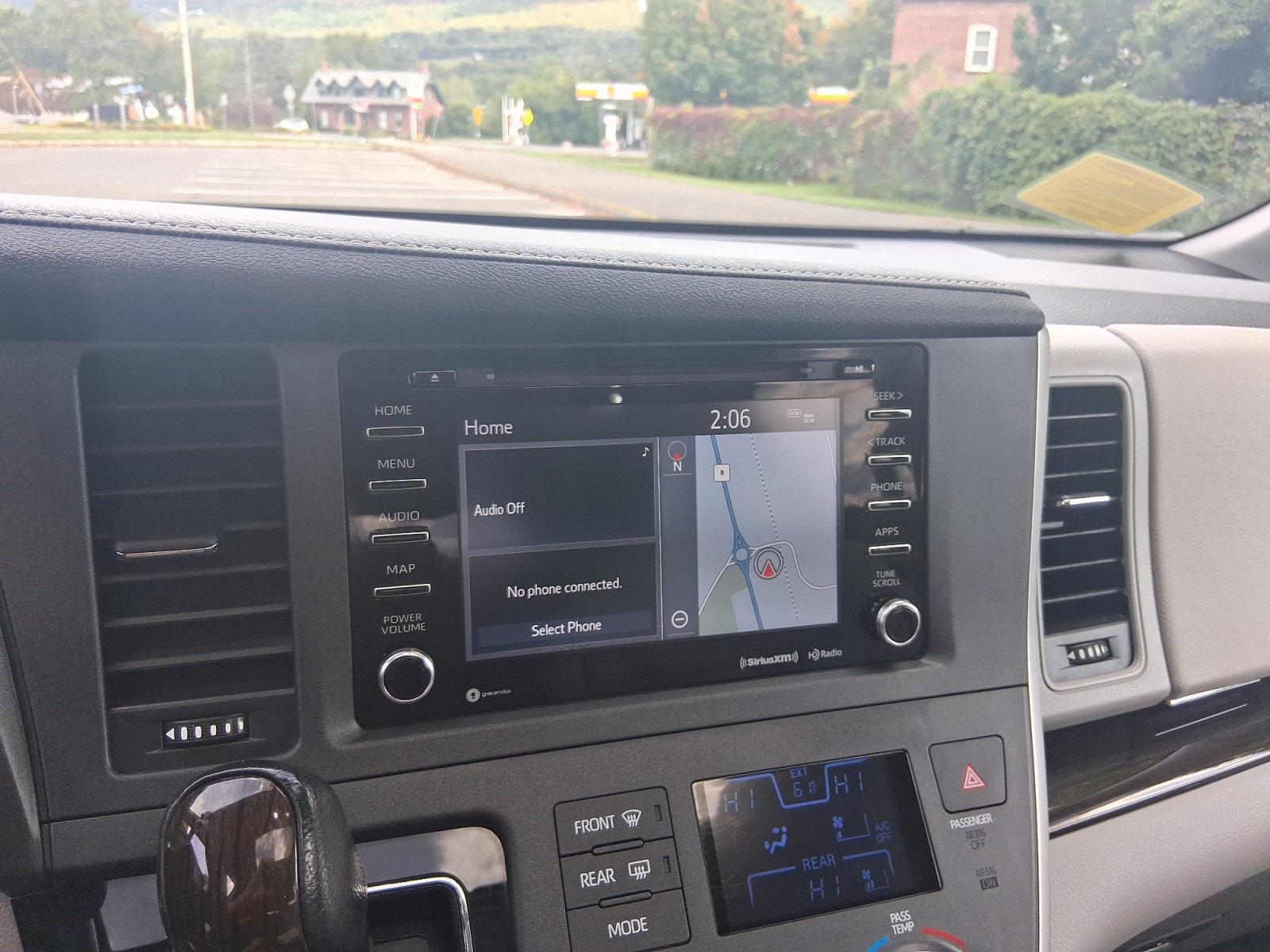 Used 2020 Toyota Sienna XLE w/ XLE Navigation Package FWD image 24
